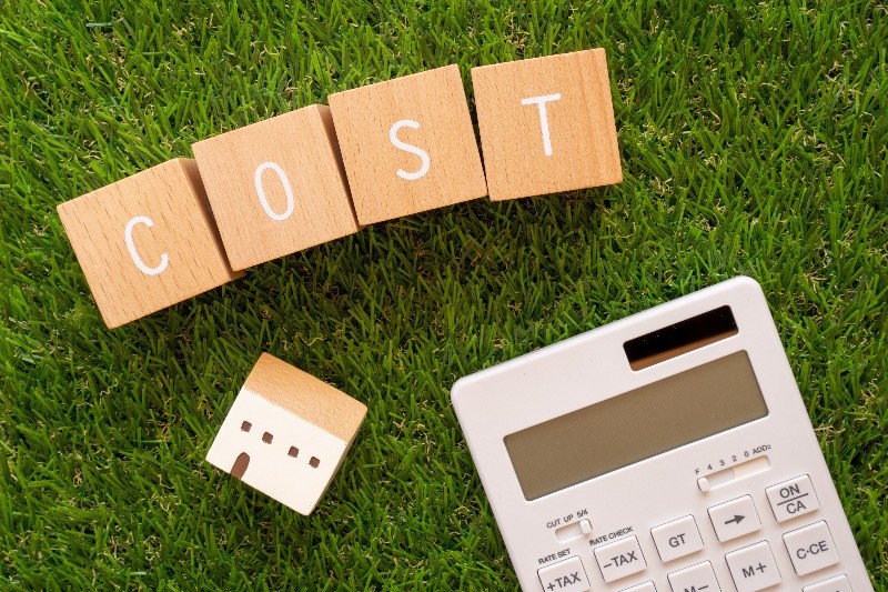 ソーラーカーポートの価格相場は？設置費用など導入にかかる費用をご紹介